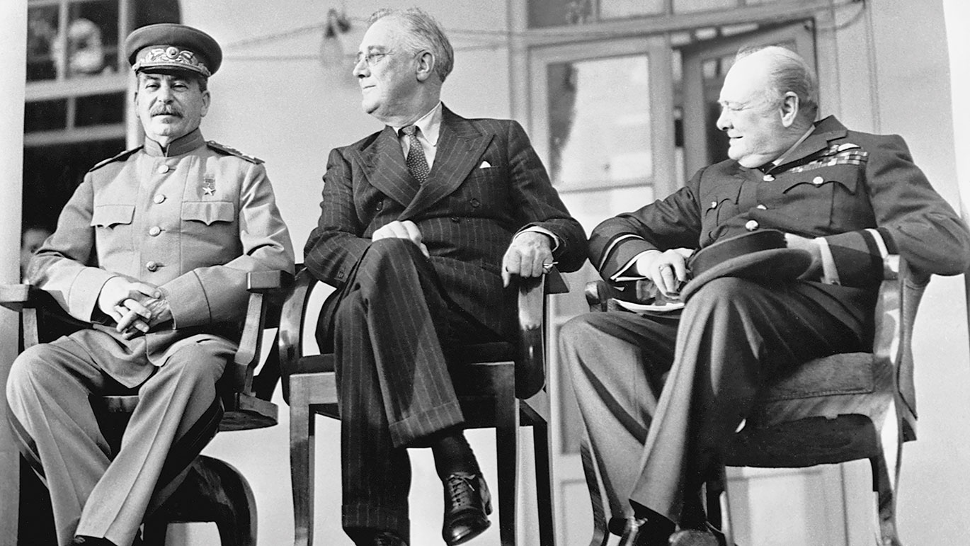 Мировая в конце переговоров. Встреча в Тегеране 1943. Сталин Черчилль и Рузвельт в Ялте. Сталин, Рузвельт, Черчилль в Тегеране 1943. Сталин Рузвельт и Черчилль на Тегеранской конференции.
